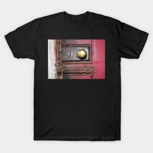 Olden but Golden - Old cottage door lock T-Shirt